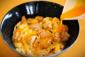 五感で味わう淡路島の恵み　リニューアル親子丼、9月1日販売開始！