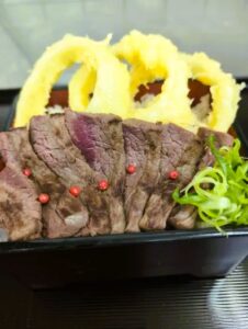 🥩本日のご紹介【ステーキ重】✨