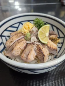 🌸期間限定！【サクラマス炙り丼】のご紹介✨